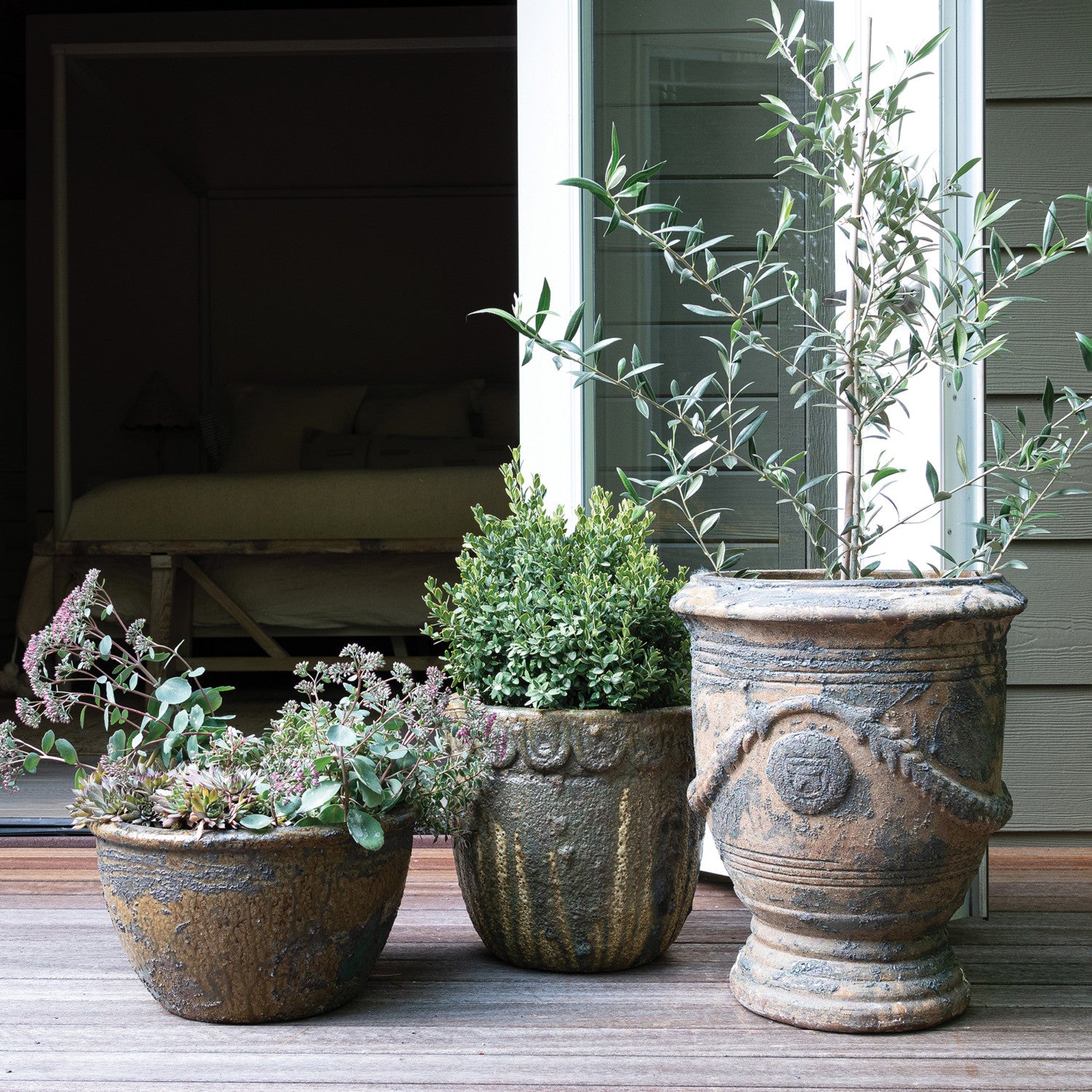 Mediterranean Medallion Urn Planters