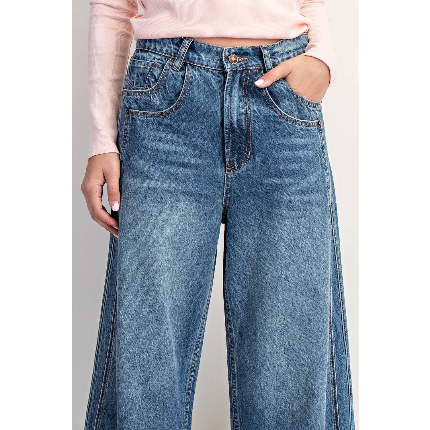 Cuffed Low-Rise Wide Leg Jeans