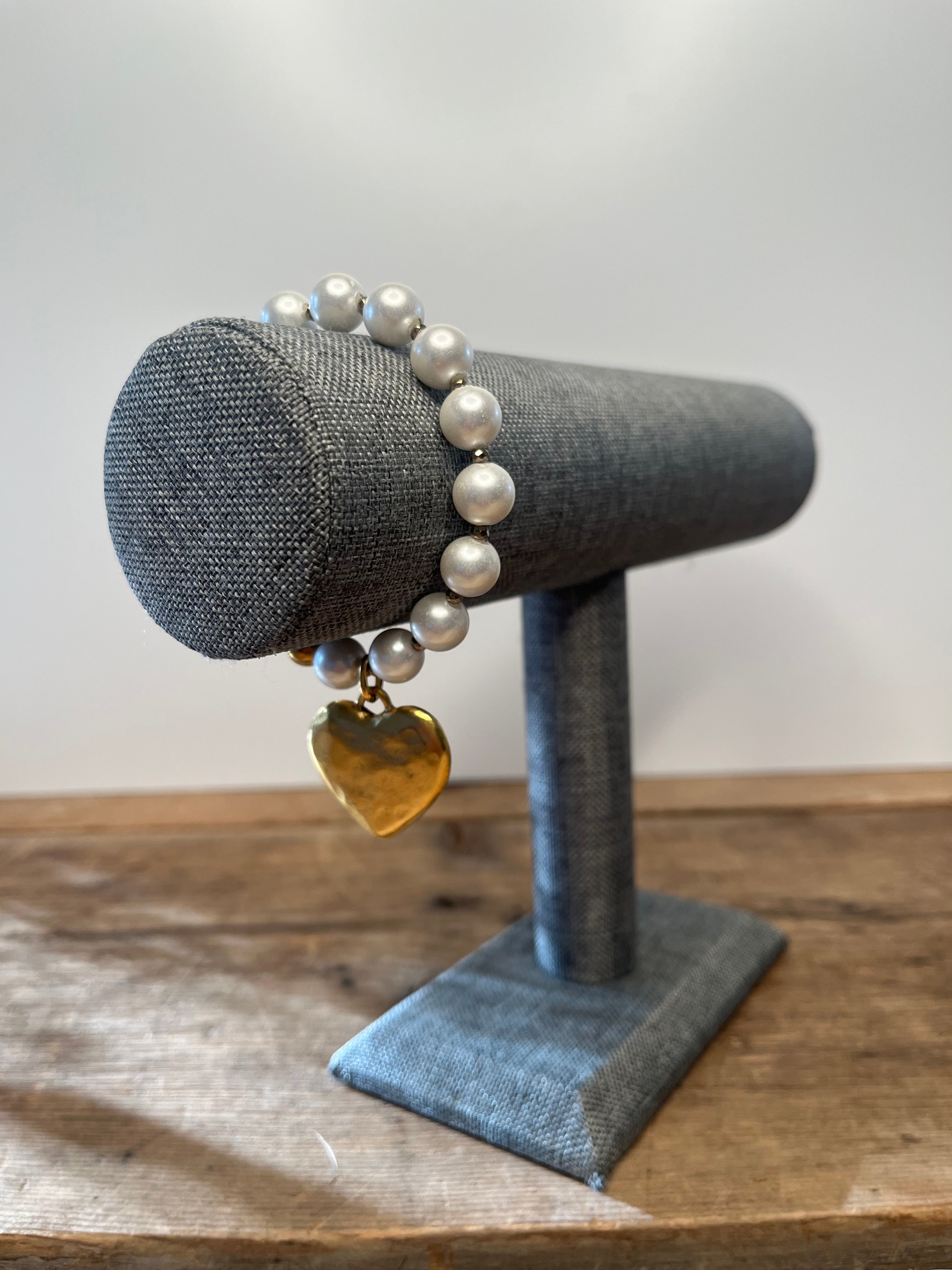 White Pearl Gold Heart Bracelet