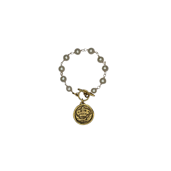 Bee and Crown Pendant Pearl Bracelet