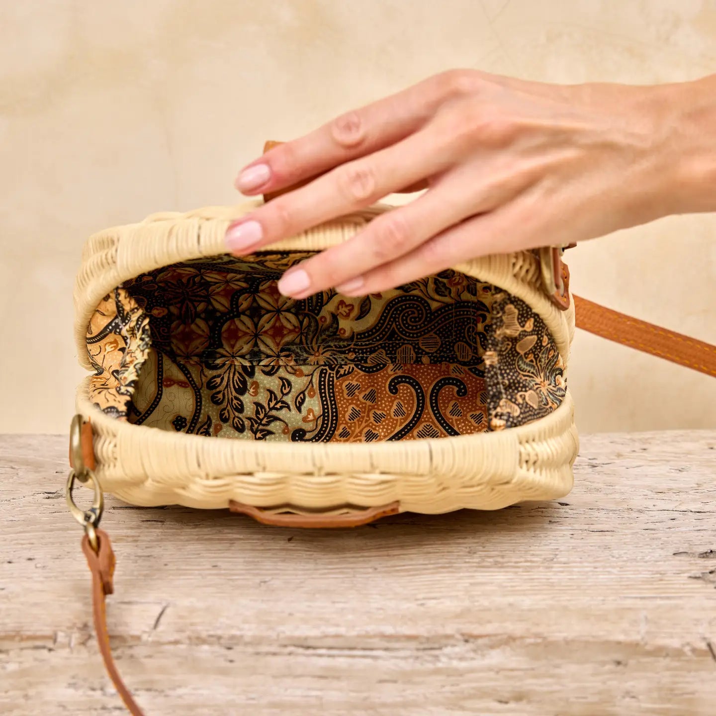 Rattan Clamshell Bag