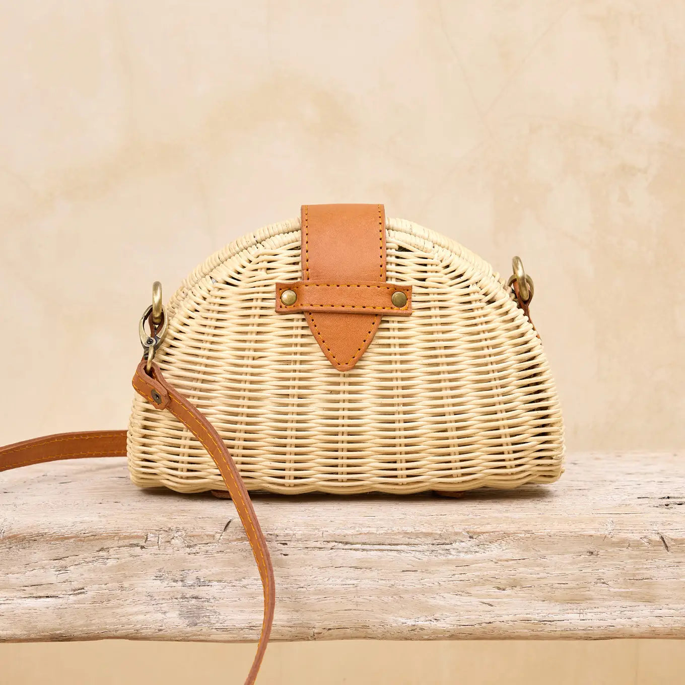 Rattan Clamshell Bag